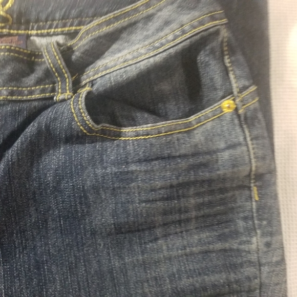 Dereon Jeans - Picture 10 of 13